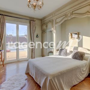 Property in Carre d'Or