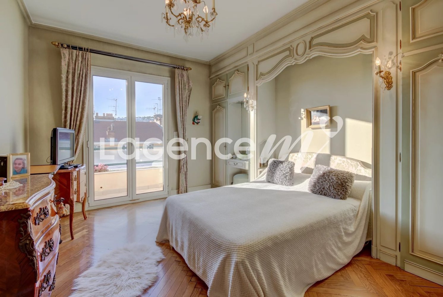 Property photo in Carre d'Or