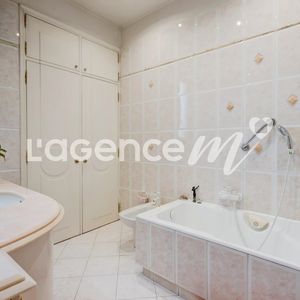 Property in Carre d'Or
