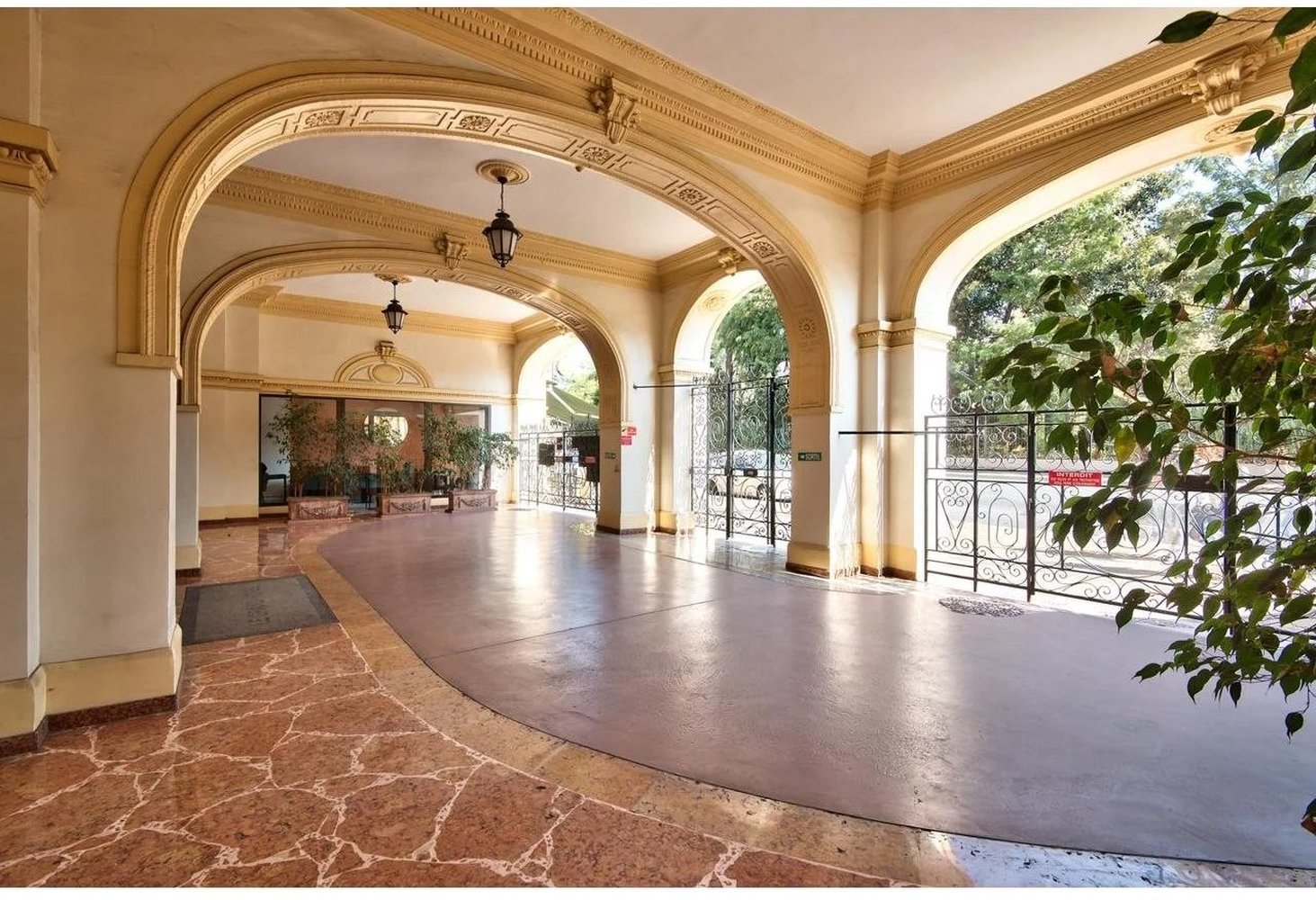 Property photo in Carre d'Argent