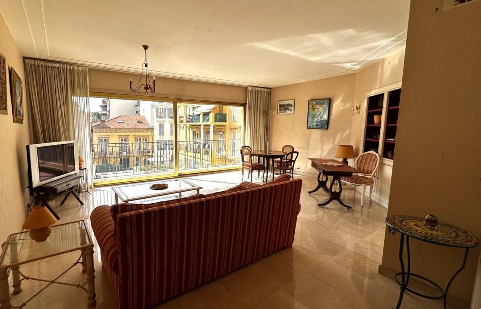 Property photo in Carre d'Or