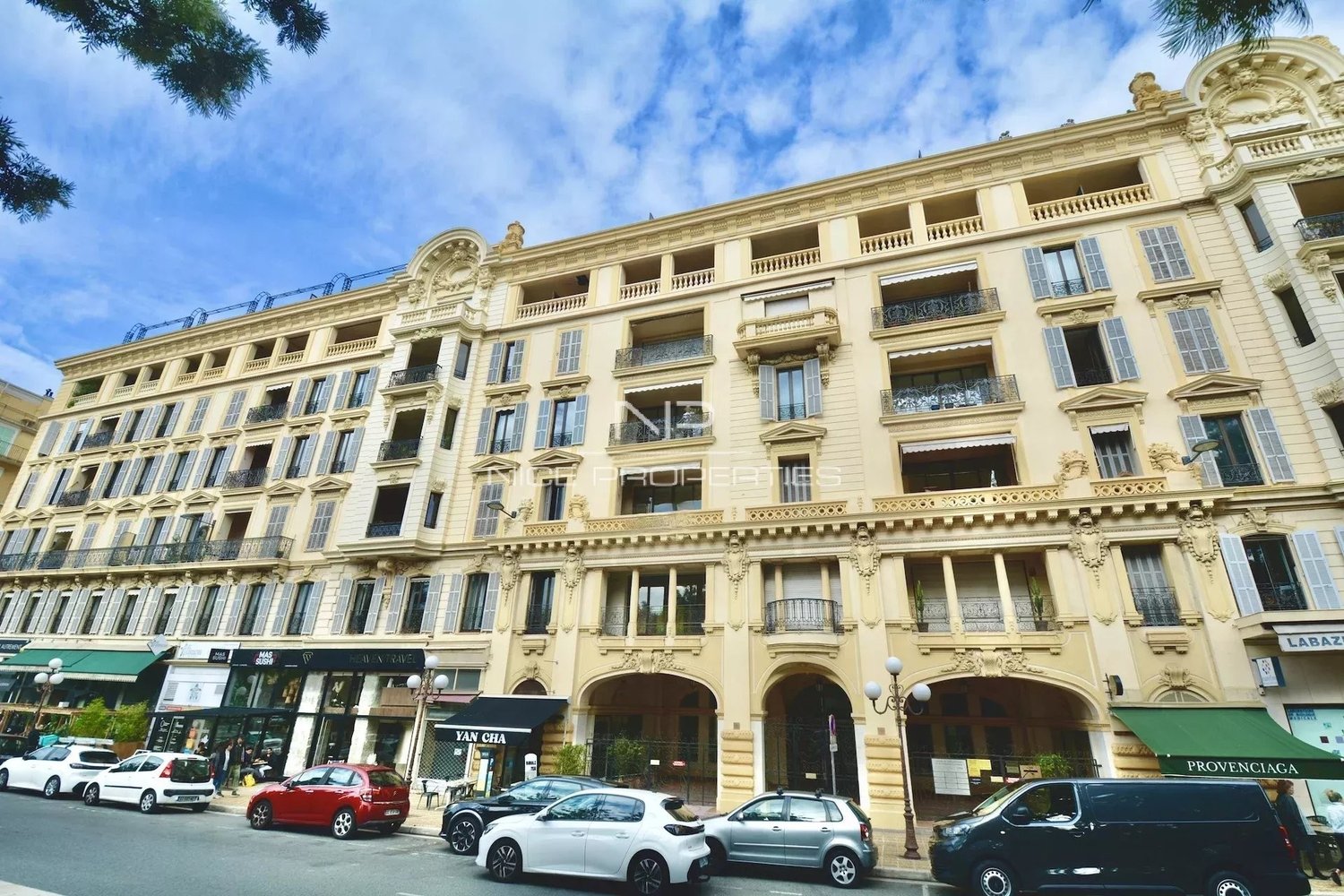 Property photo in Carre d'Argent