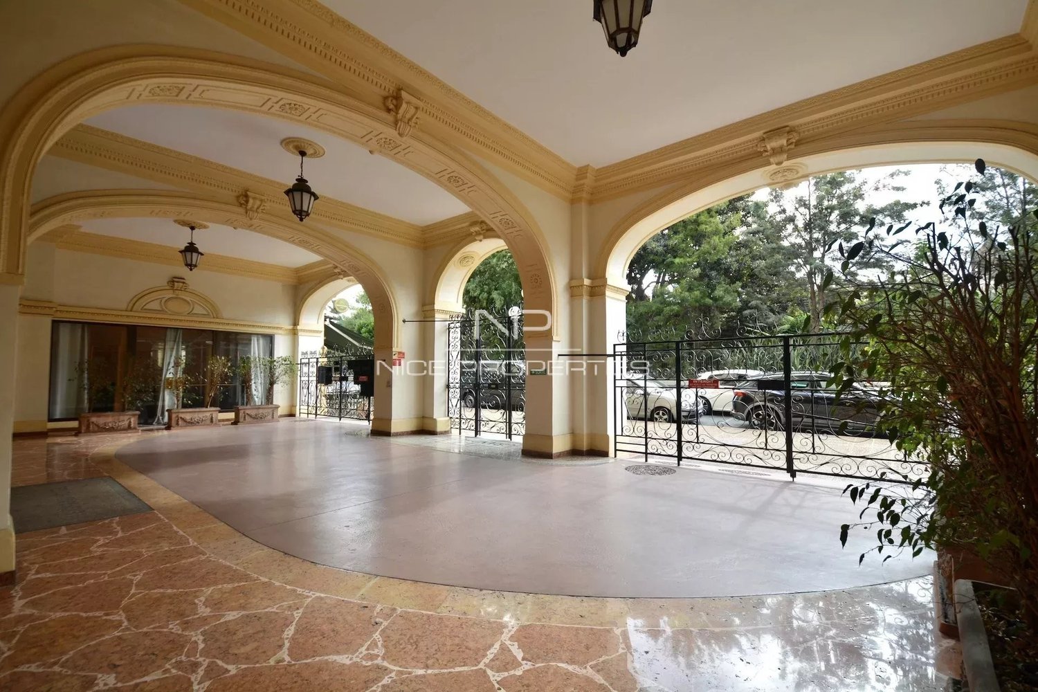 Property photo in Carre d'Argent