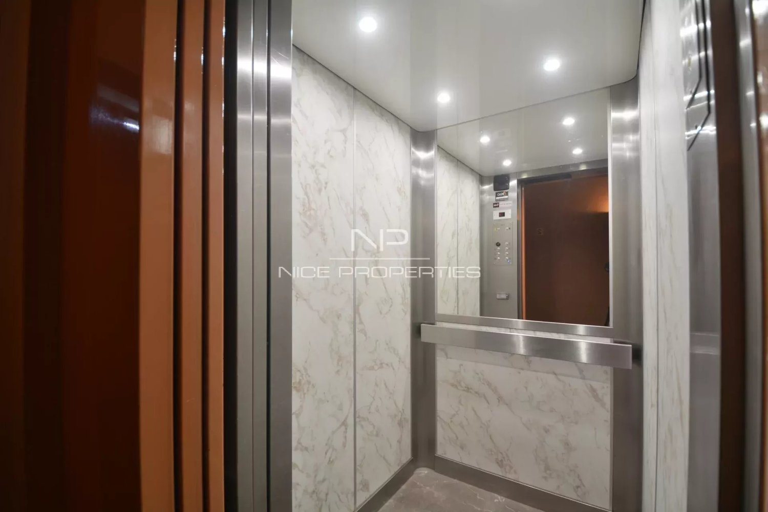 Property photo in Carre d'Argent