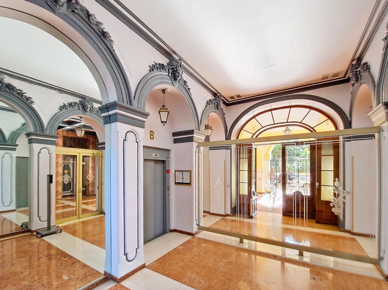 Property photo in Carre d'Argent