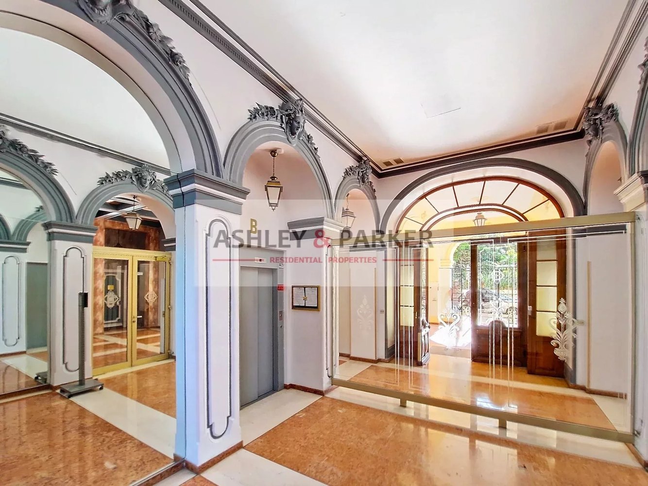 Property photo in Carre d'Argent