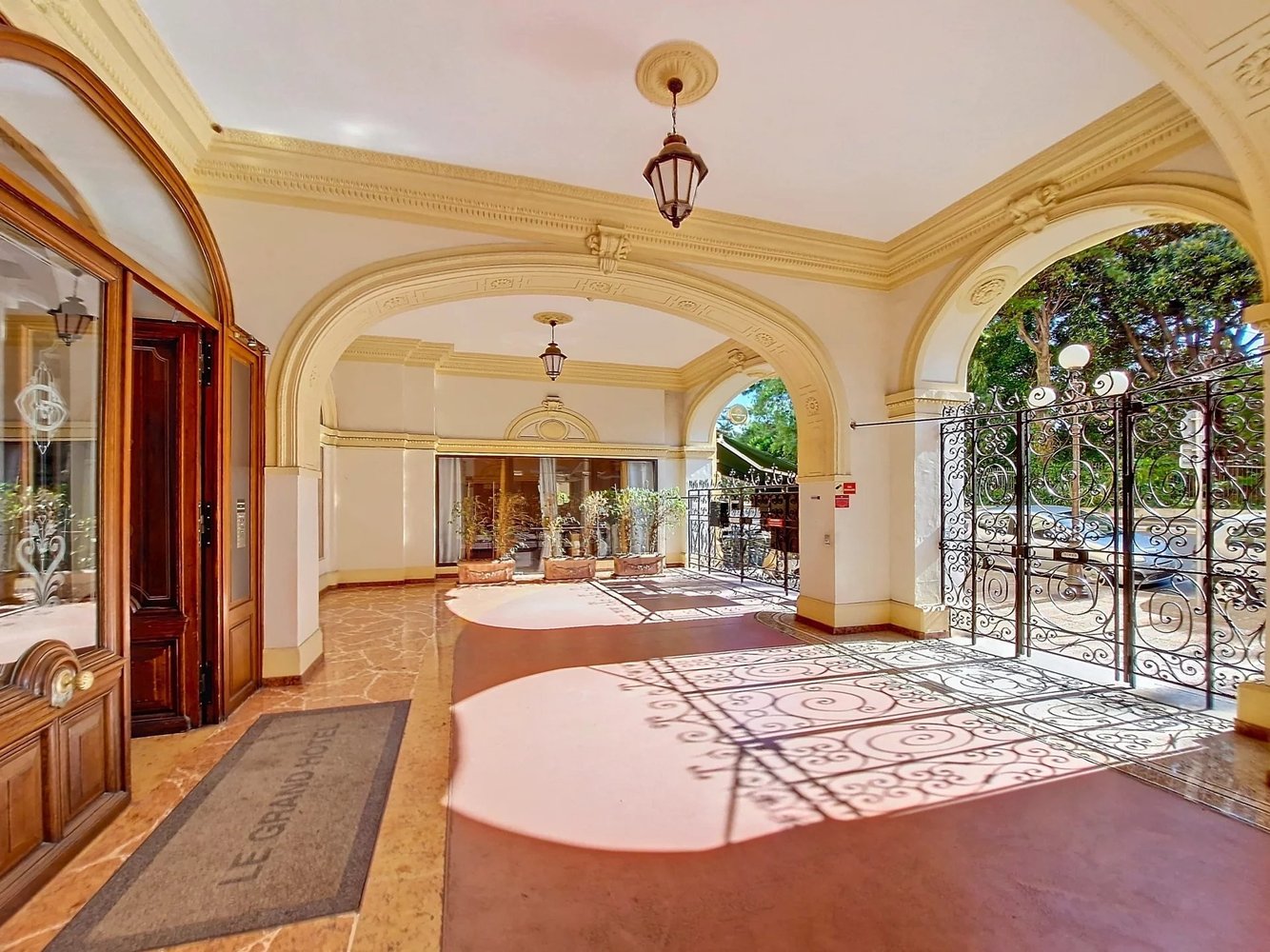 Property photo in Carre d'Argent