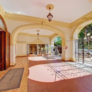 Property in Carre d'Argent