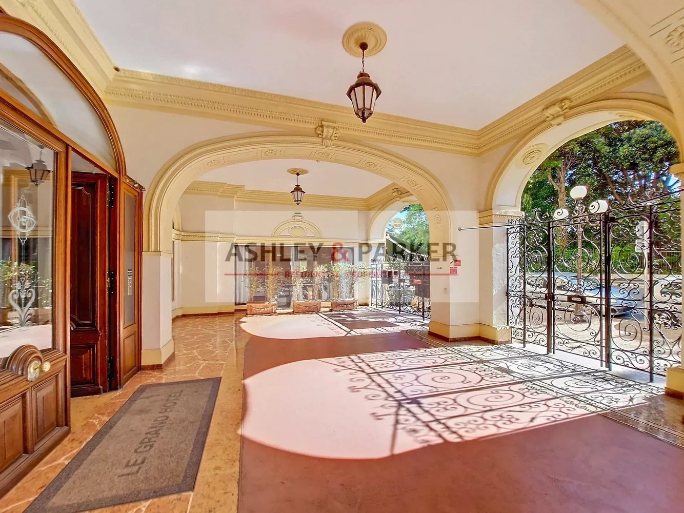 Property photo in Carre d'Argent