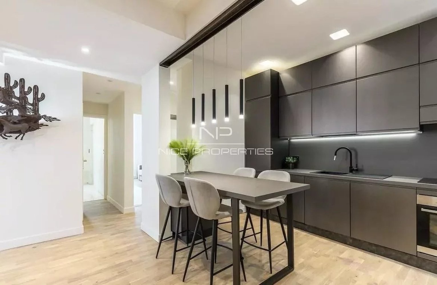 Property photo in Carre d'Or