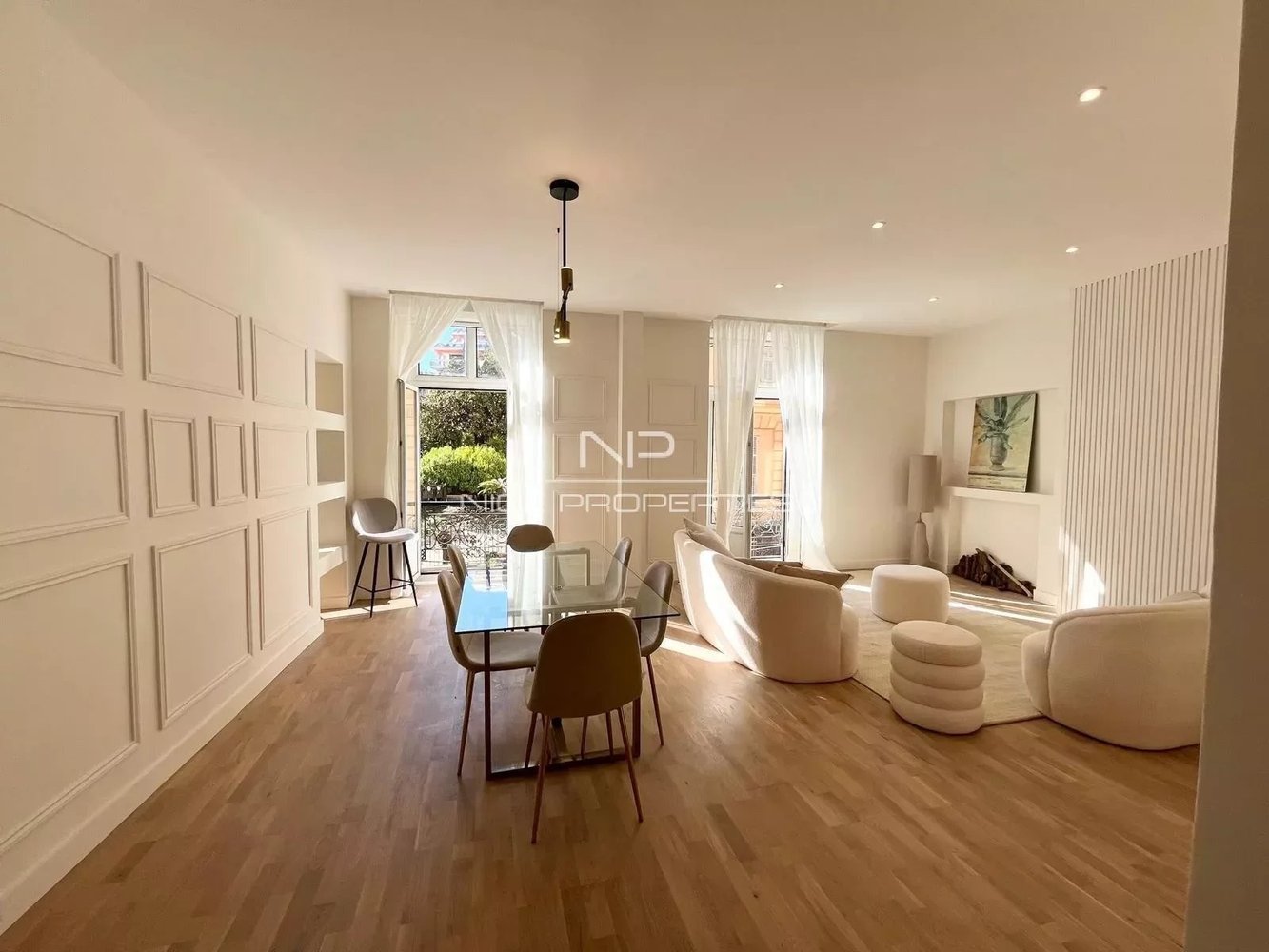 Property photo in Carre d'Or