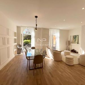 Property in Carre d'Or