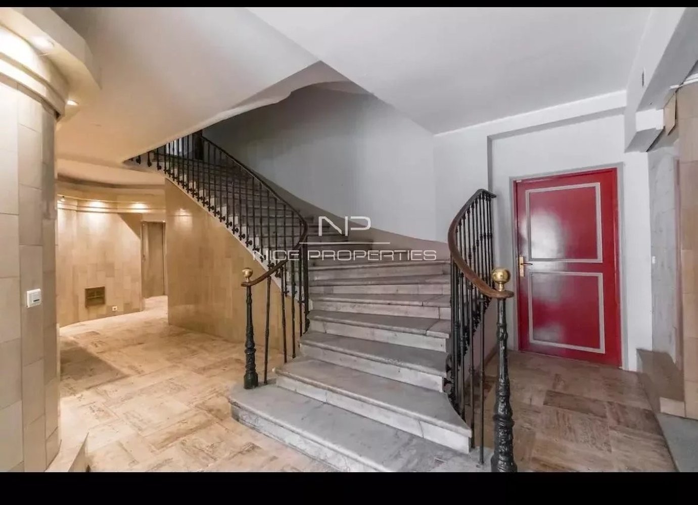 Property photo in Carre d'Or