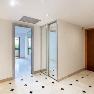 Property in Carre d'Or