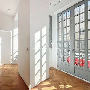 Property in Carre d'Or