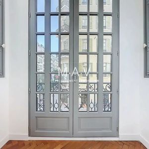 Property in Carre d'Or