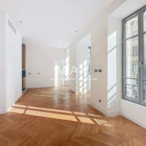 Property in Carre d'Or