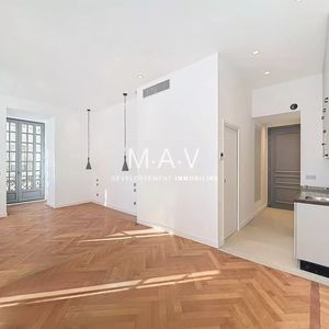 Property in Carre d'Or