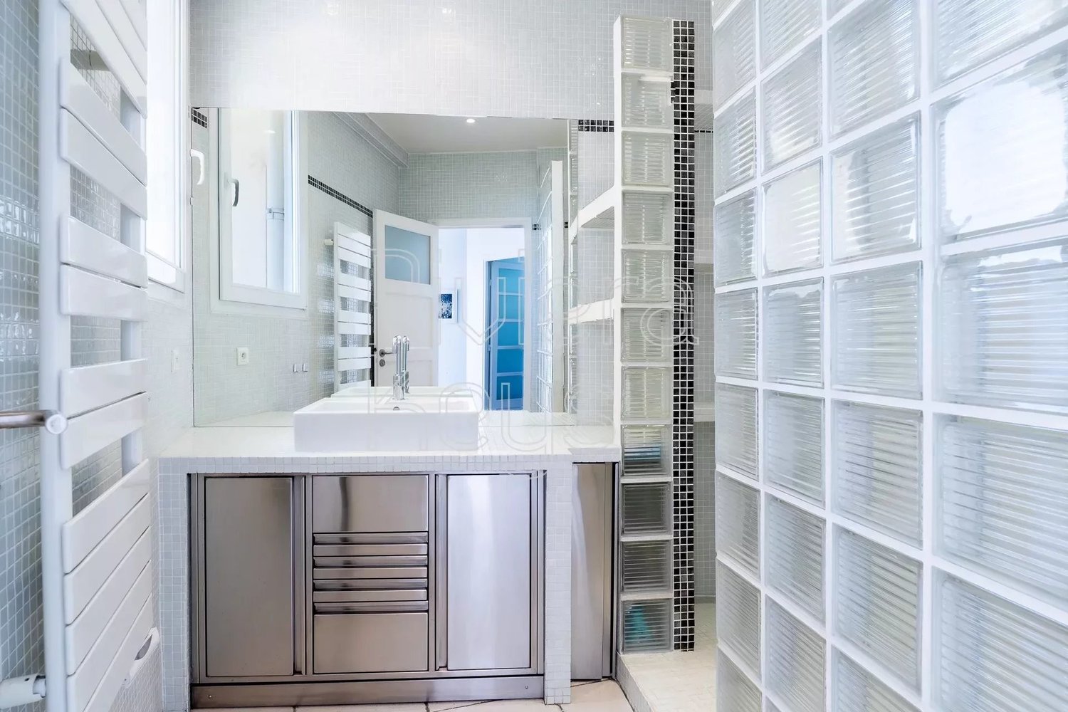 Property photo in Carre d'Or