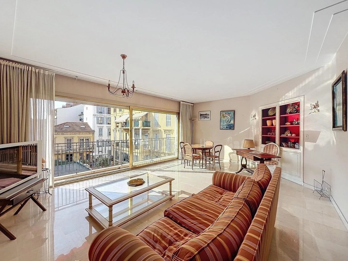 Property photo in Carre d'Or