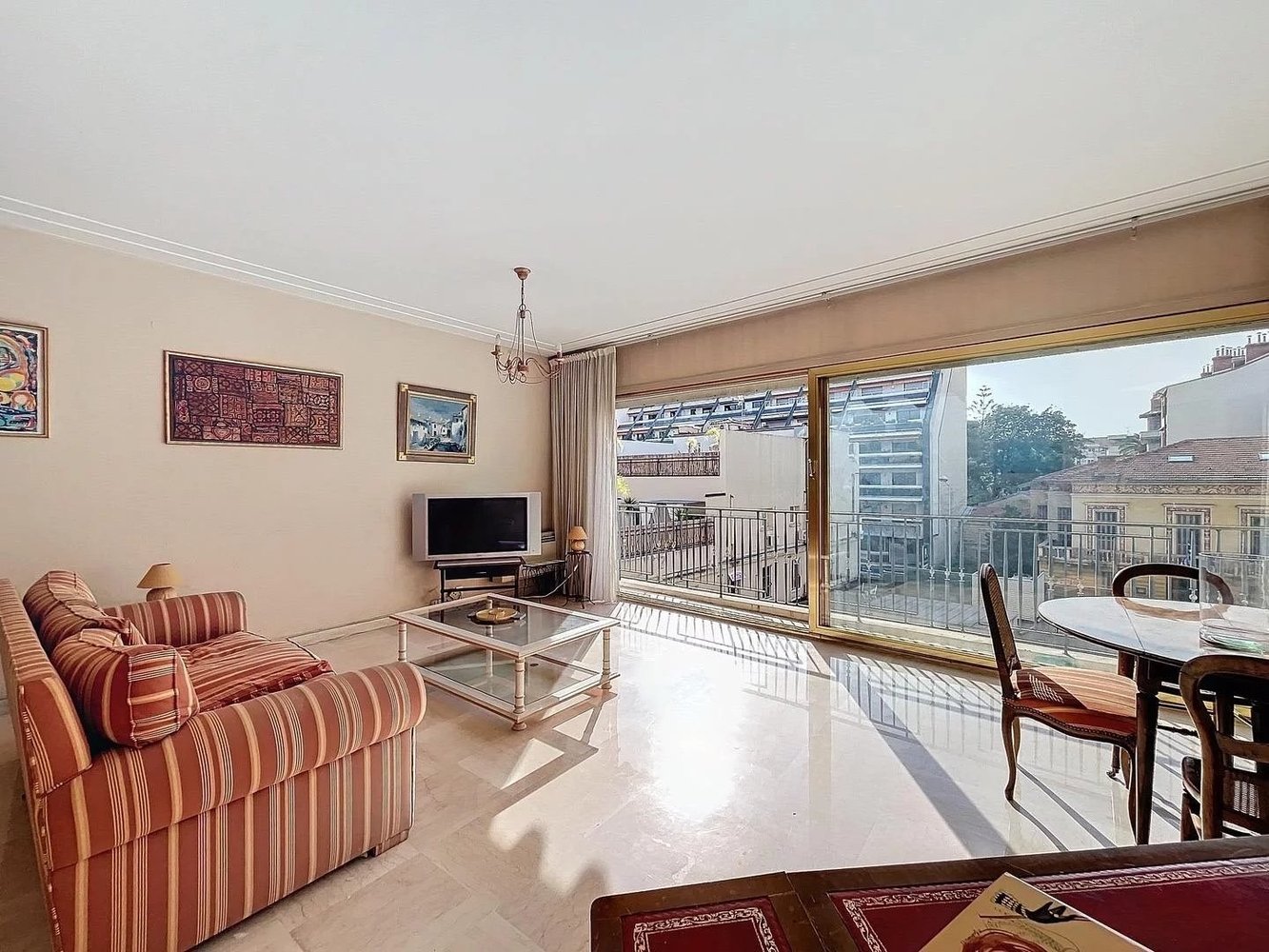 Property photo in Carre d'Or