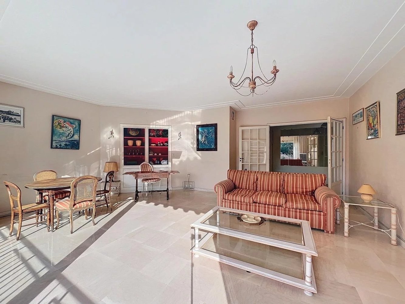 Property photo in Carre d'Or