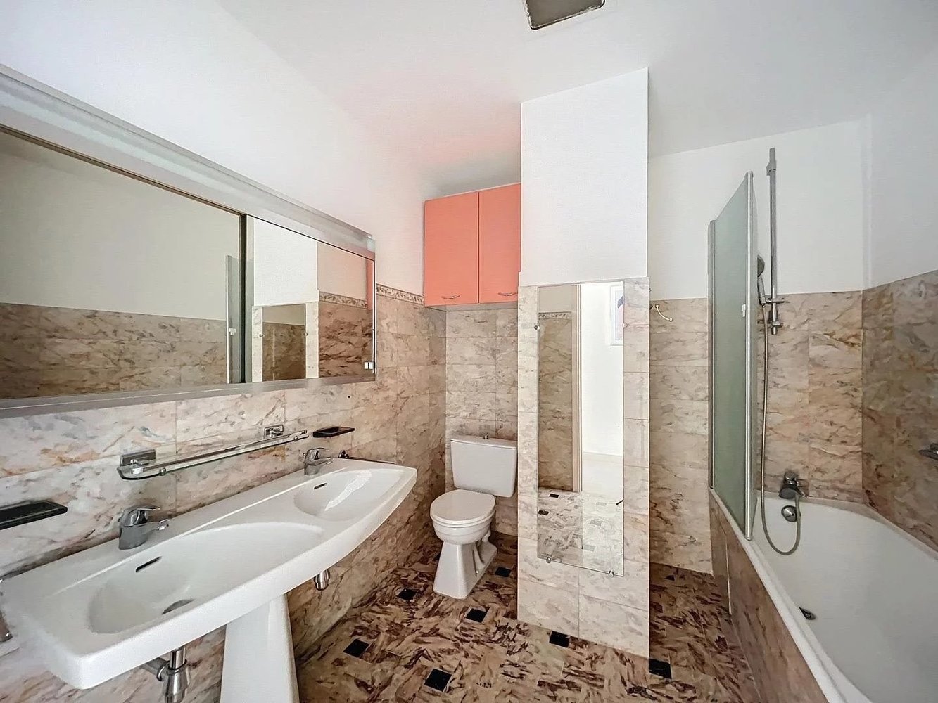 Property photo in Carre d'Or