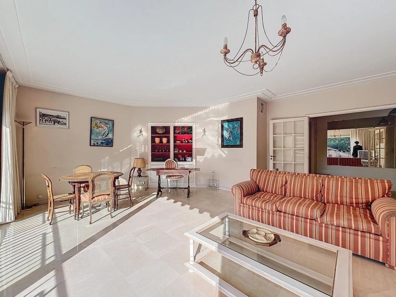 Property photo in Carre d'Or