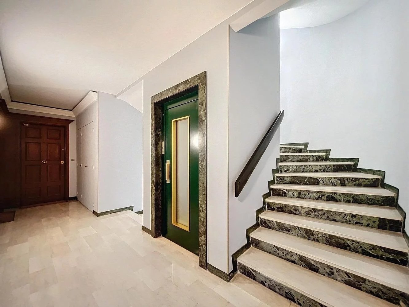 Property photo in Carre d'Or