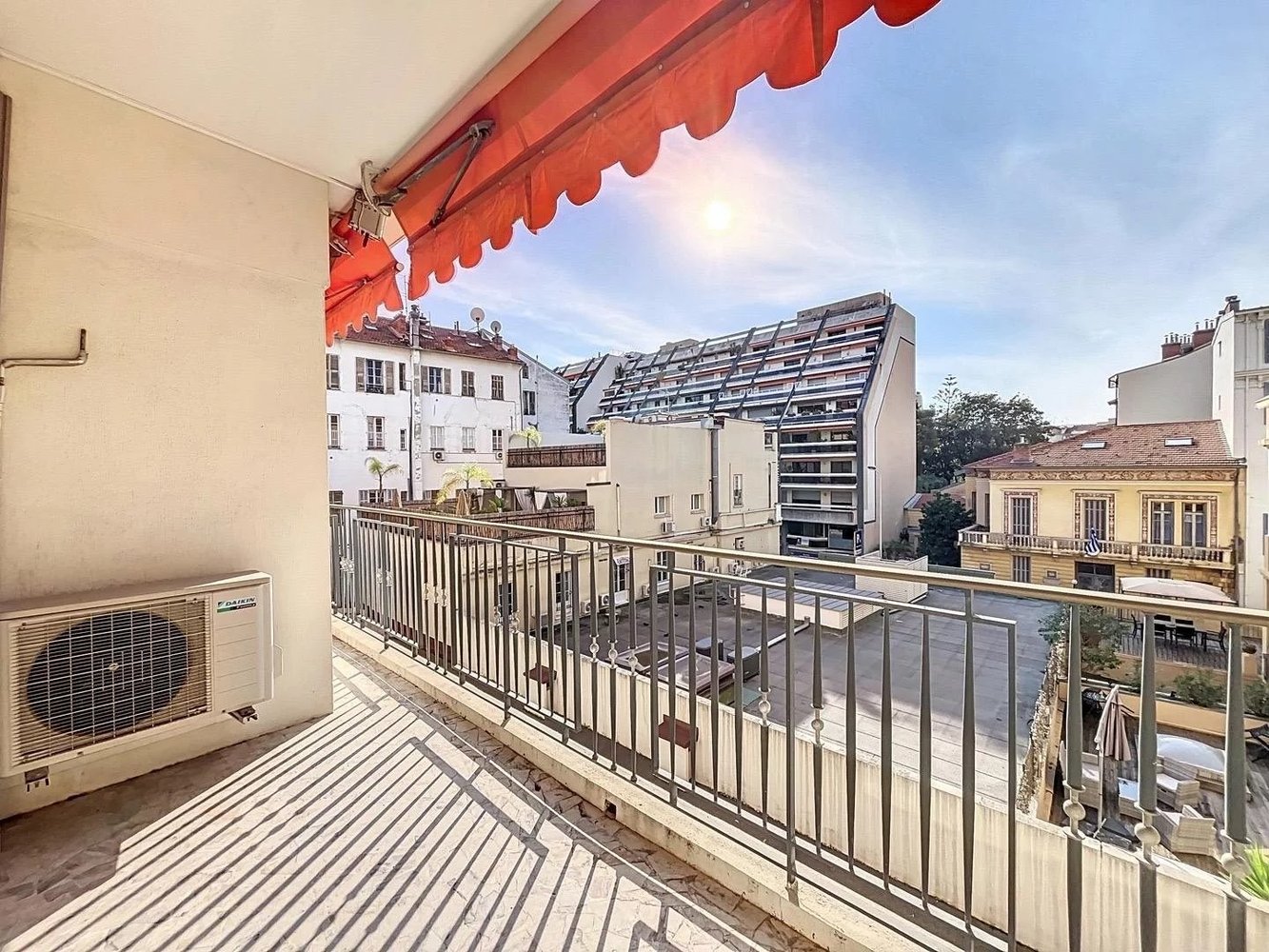 Property photo in Carre d'Or