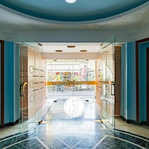 Property in Carre d'Or