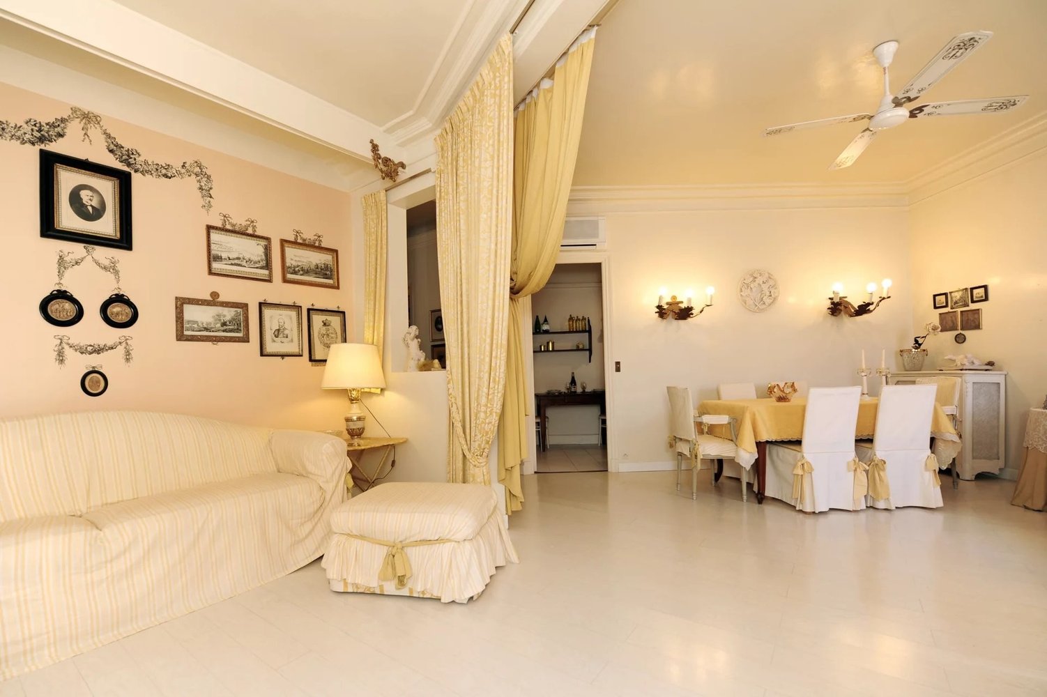 Property photo in Carre d'Or