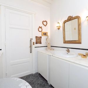 Property in Carre d'Or