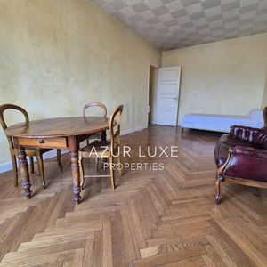 Property in Carre d'Or