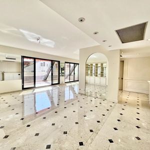 Property in Carre d'Or