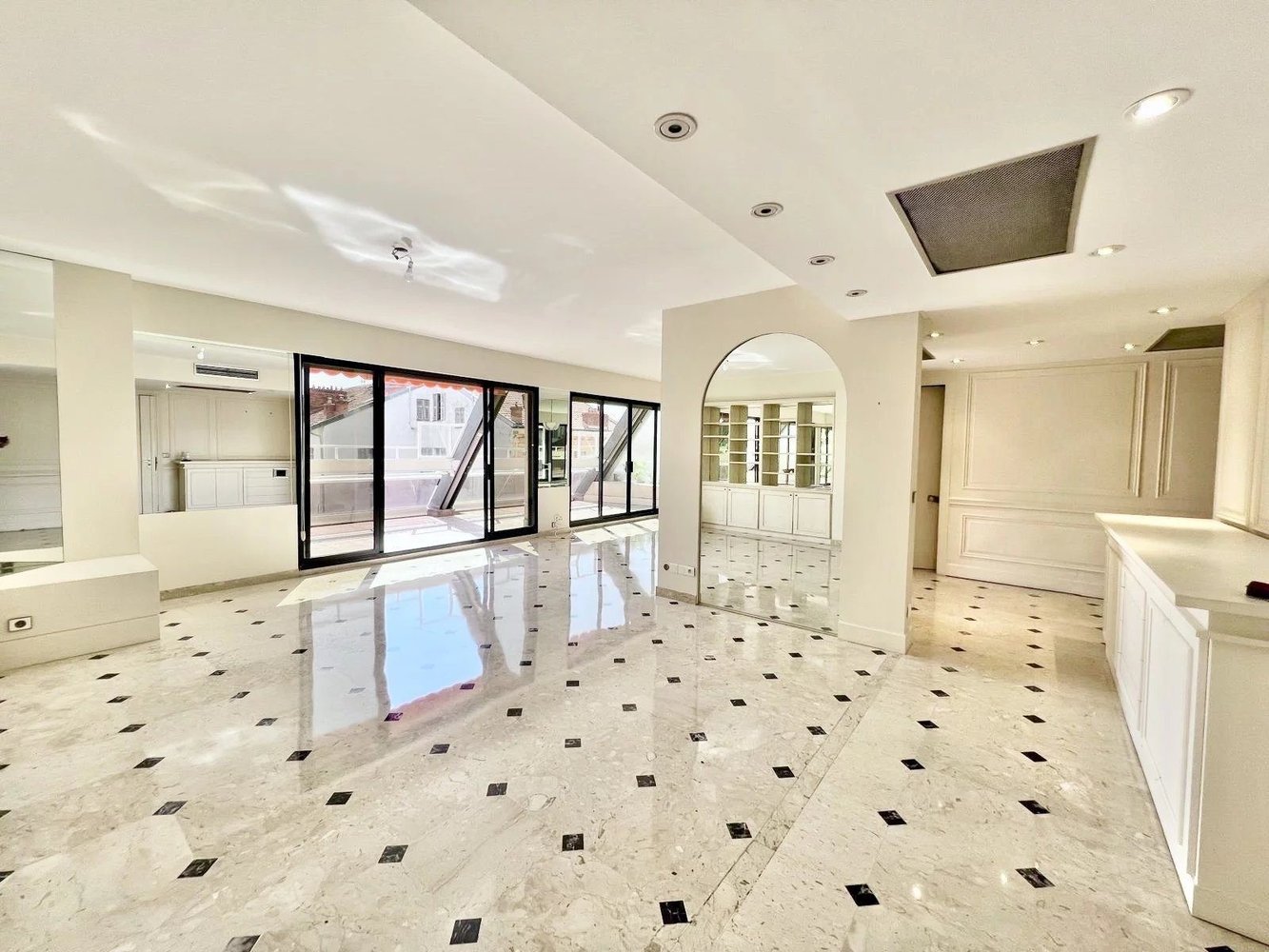 Property photo in Carre d'Or