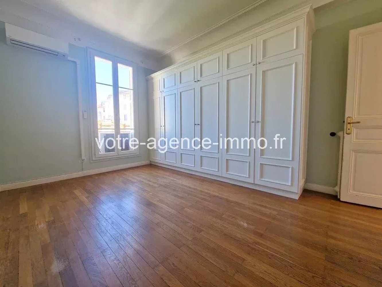Property photo in Carre d'Or