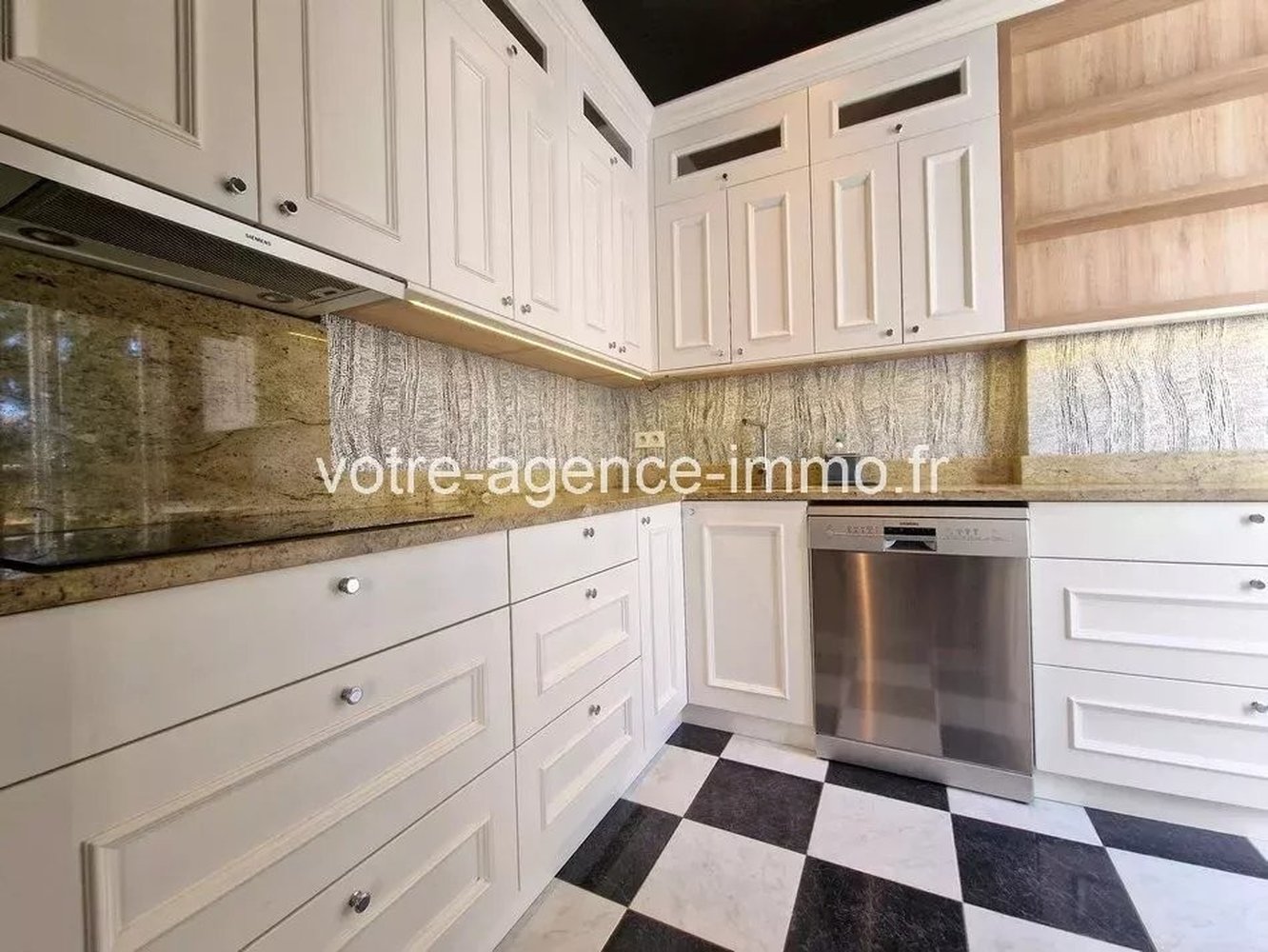 Property photo in Carre d'Or