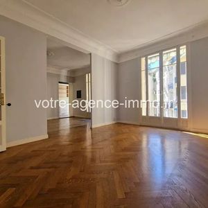 Property in Carre d'Or