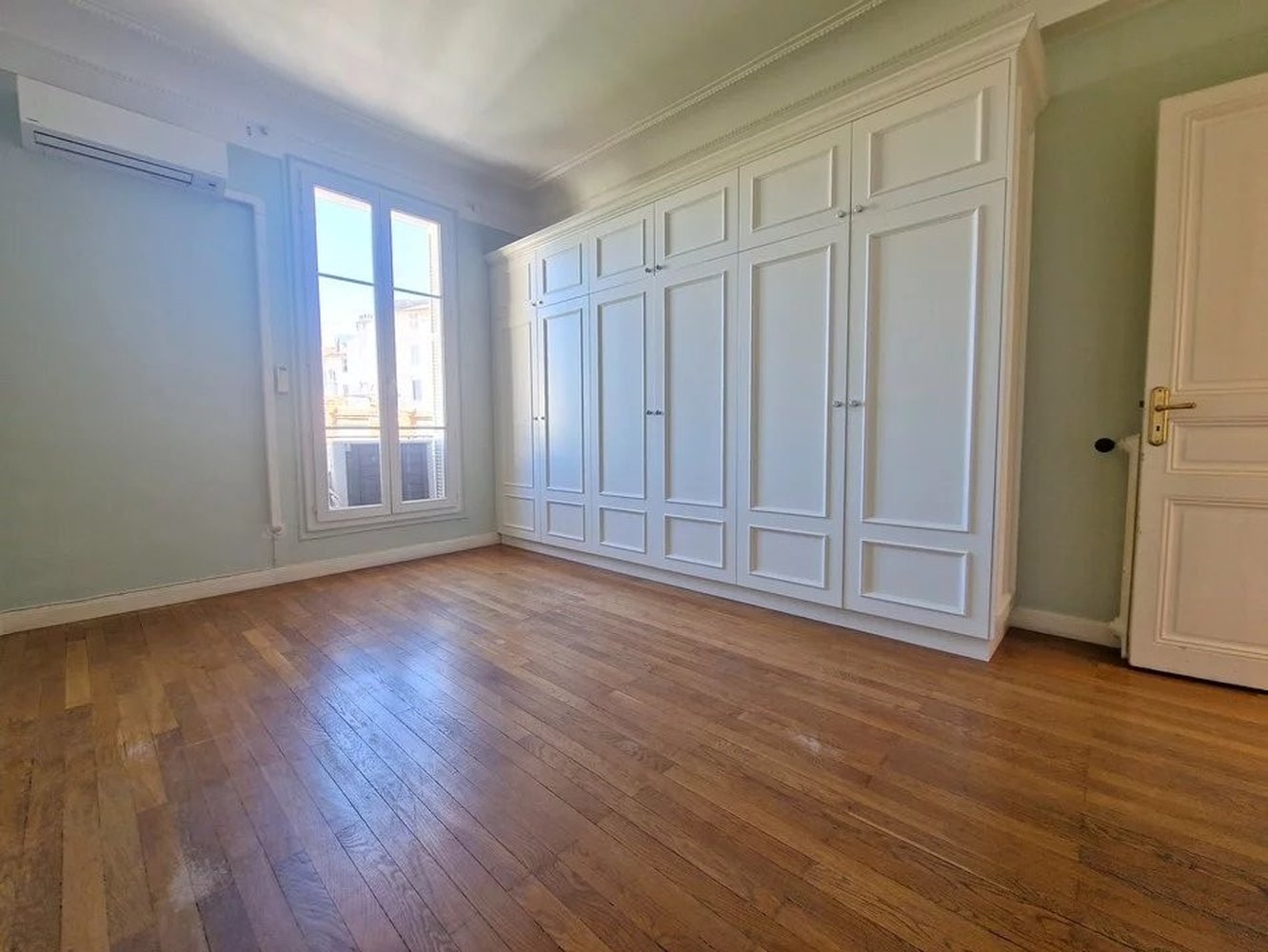 Property photo in Carre d'Or