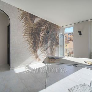 Property in Carre d'Or