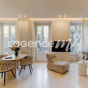 Property in Carre d'Or