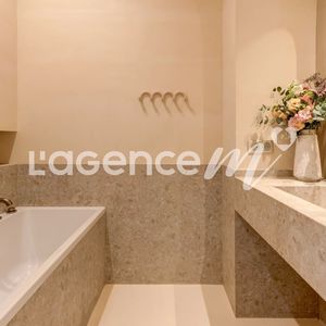 Property in Carre d'Or