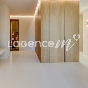 Property in Carre d'Or