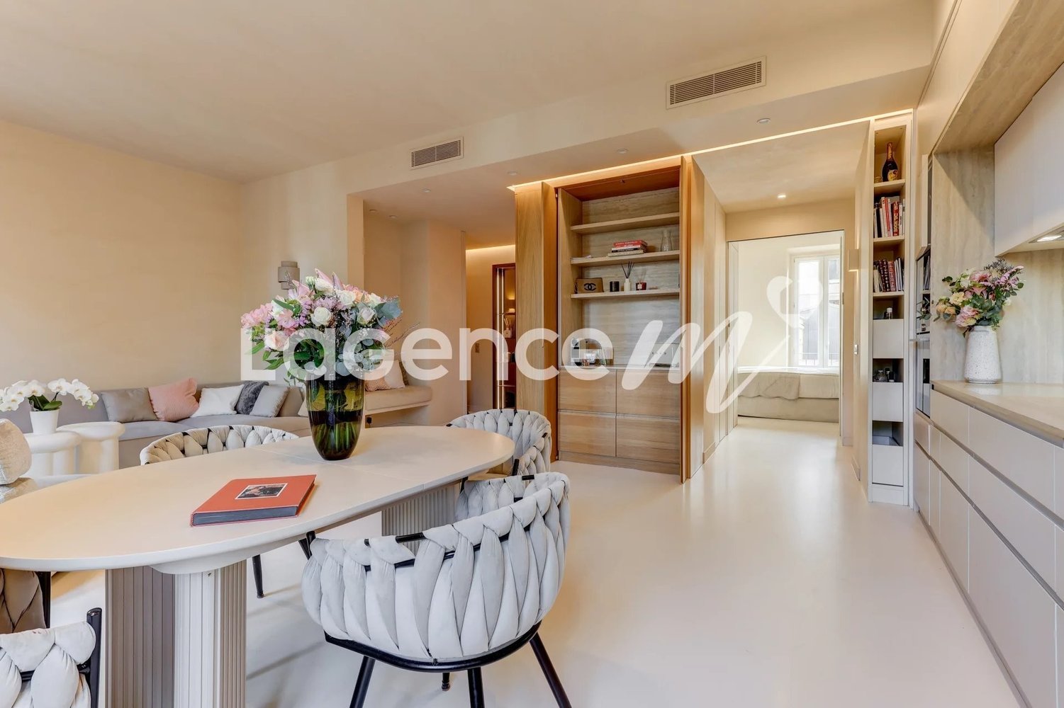 Property photo in Carre d'Or