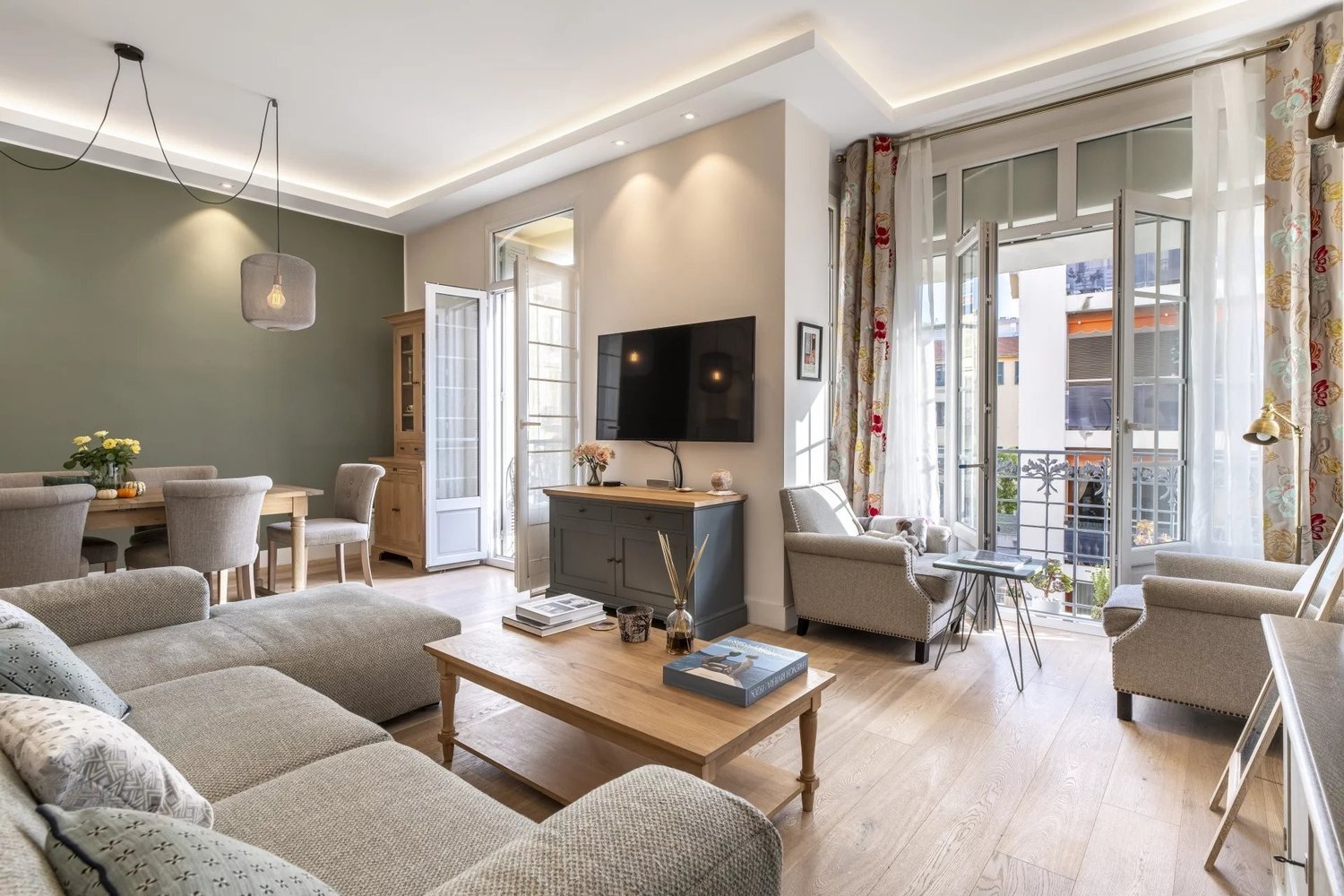 Property photo in Carre d'Or