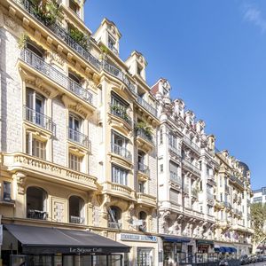 Property in Carre d'Or