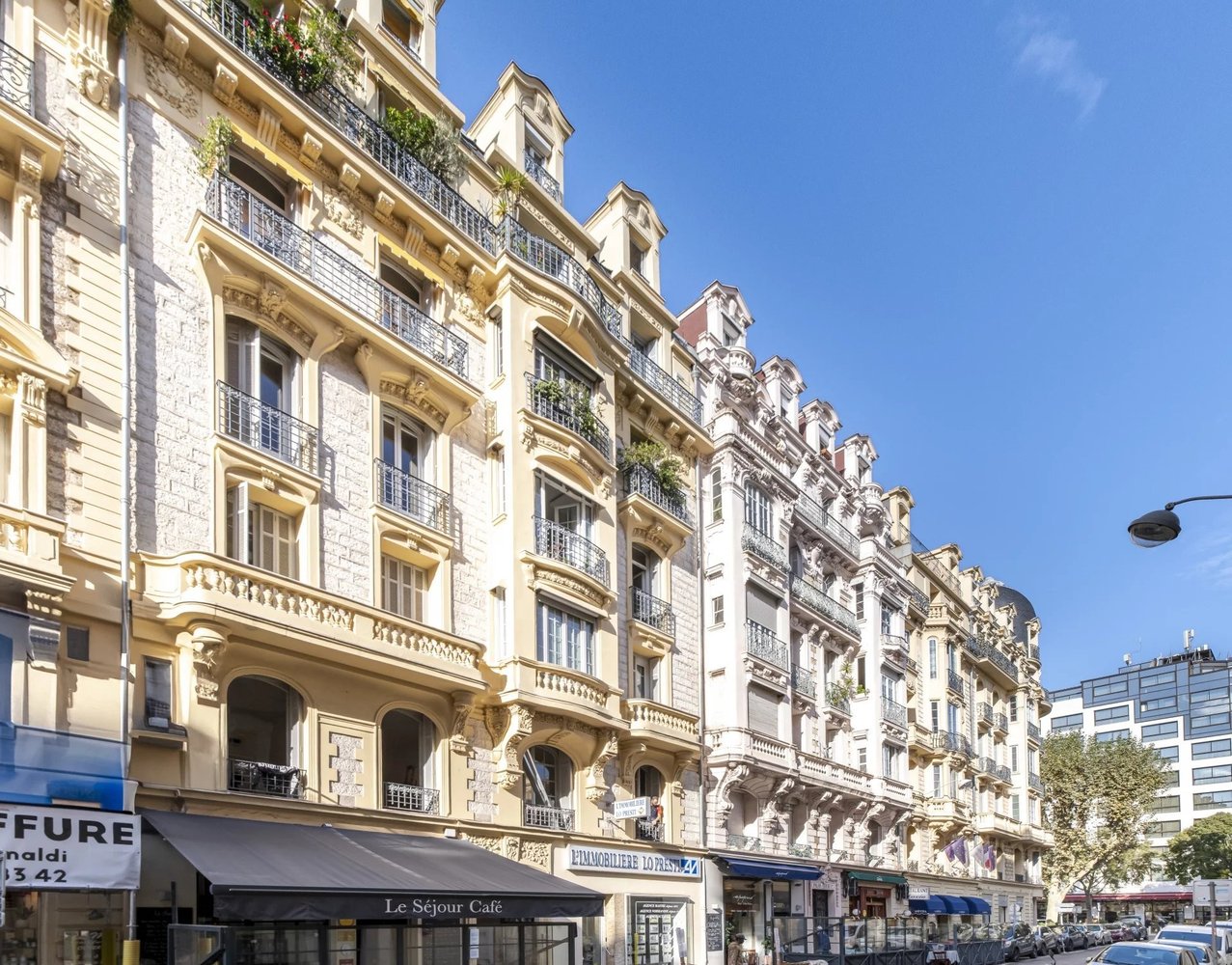 Property photo in Carre d'Or