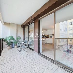 Property in Carre d'Or