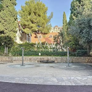 Property in Carre d'Or